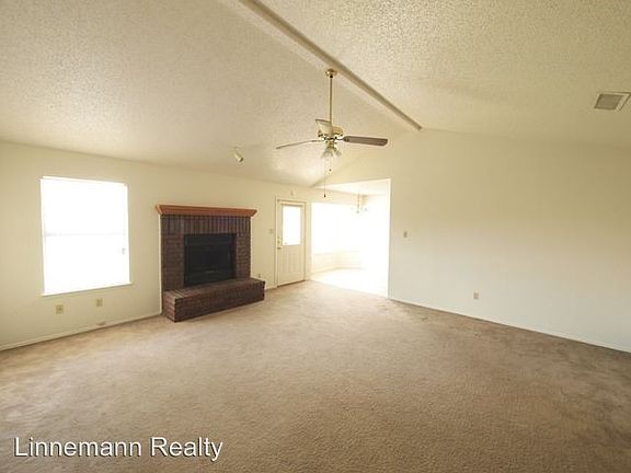 2nd image of 2011 Meadowbrook Dr