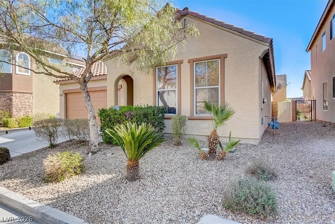 3 bed, 2.0 bath, 1357 sqft, $1,995 — Photo 1