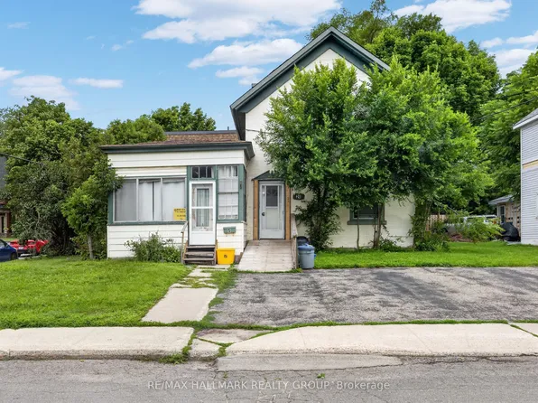 20 Russell St W #3, Smiths Falls, ON K7A 1N9
