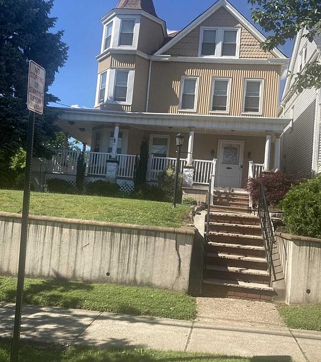 1st image of 68 Rossmore Pl