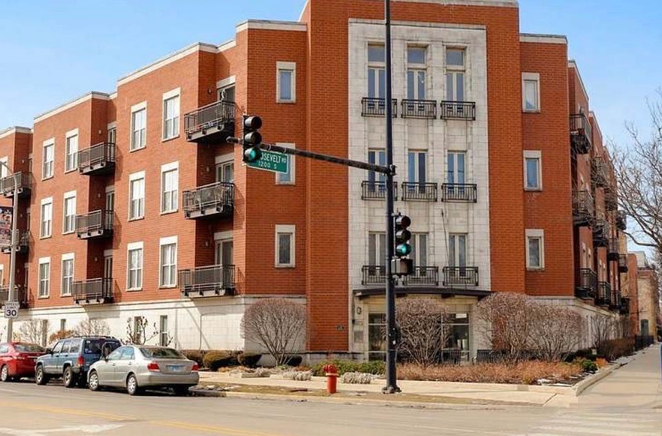 1st image of 1075 W Roosevelt Rd #308