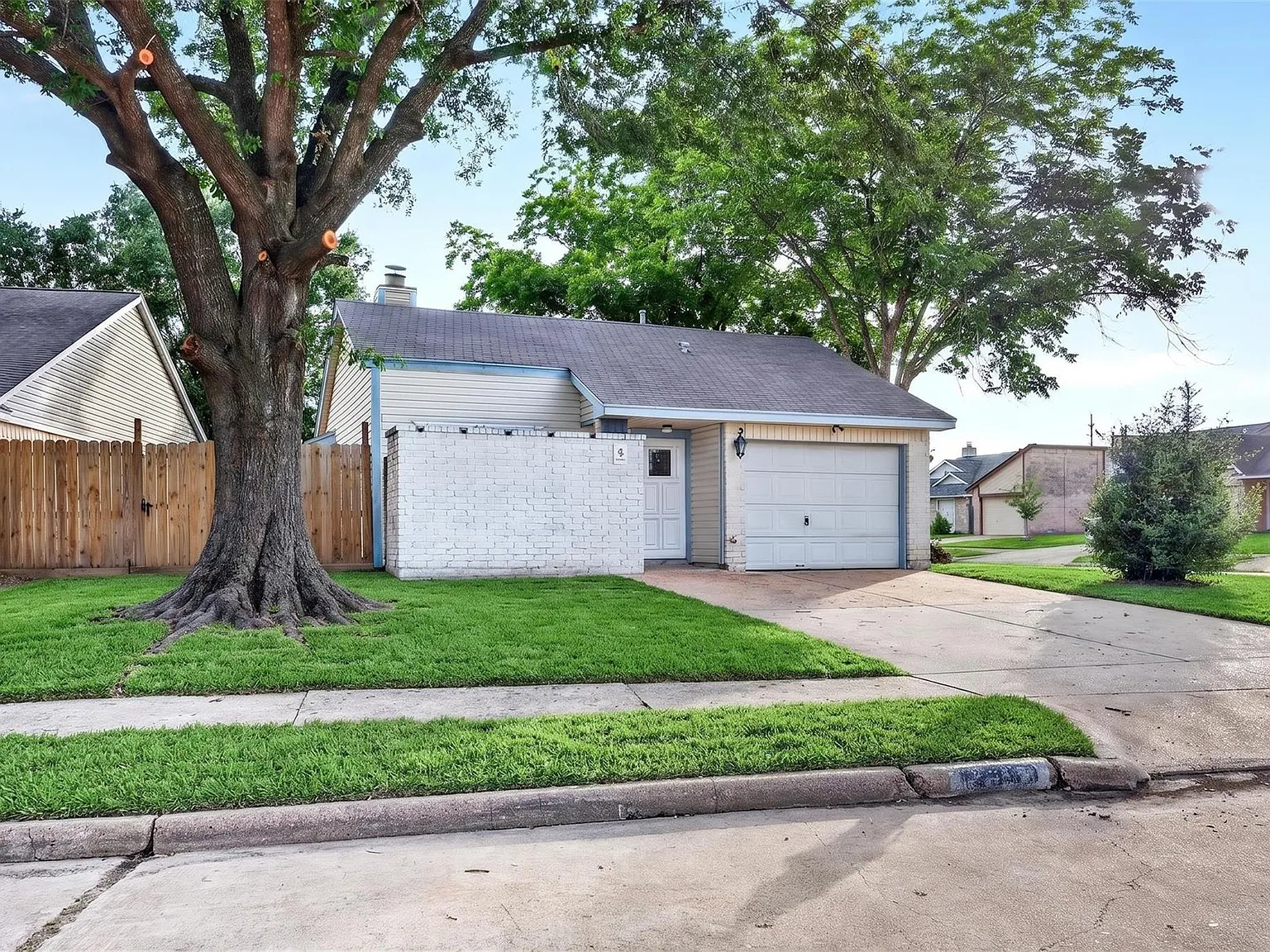 2 bed, 2.0 bath, 1162 sqft, $1,600 — Photo 3