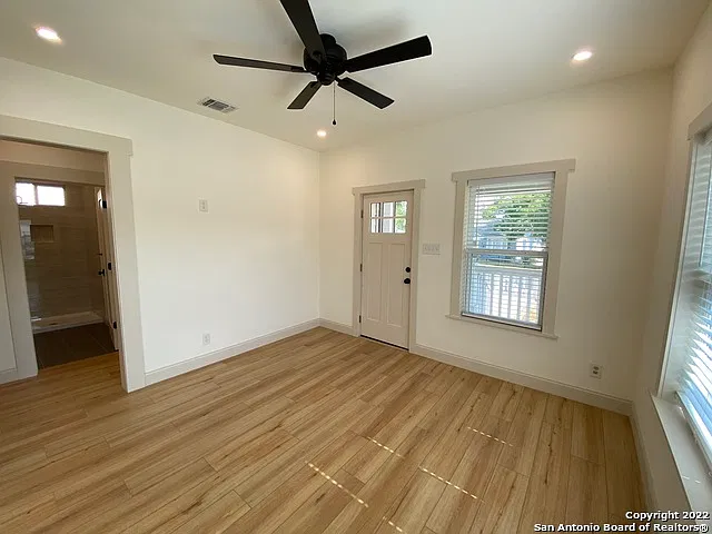 2 bed, 1.0 bath, 767 sqft, $1,350 — Photo 3