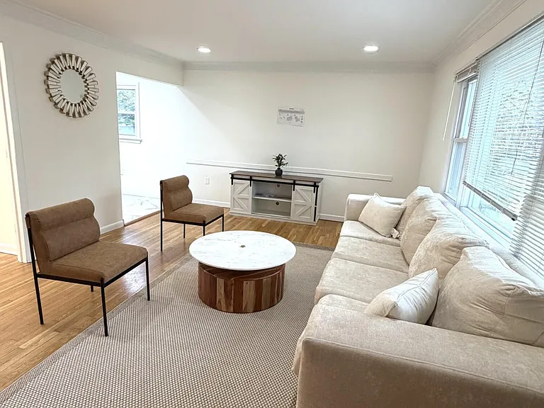 24 Berger Ave — Photo 5