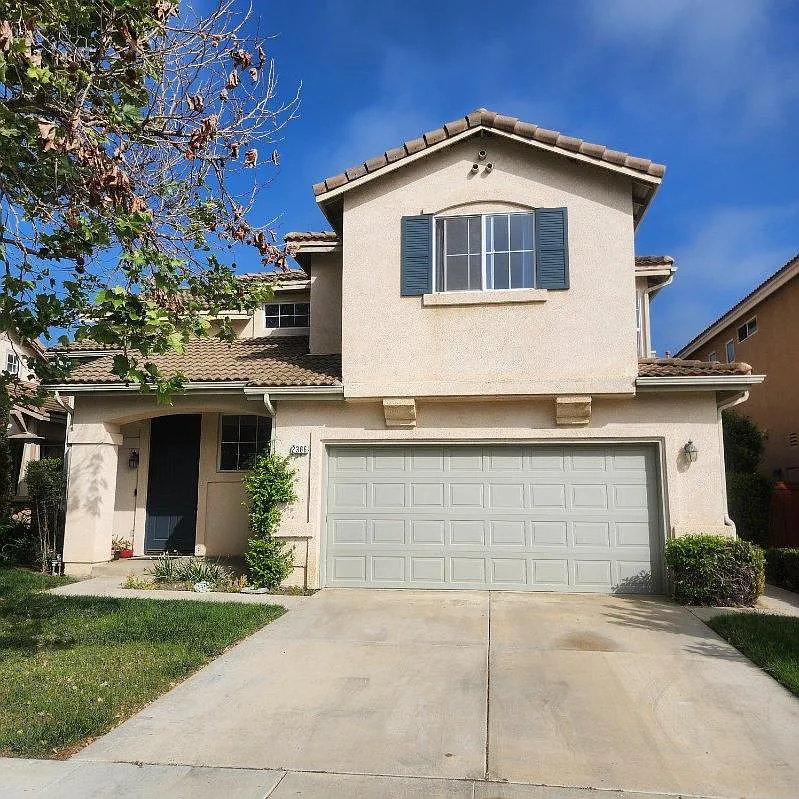 4 bed, 2.5 bath, 1821 sqft, $5,200 — Photo 1