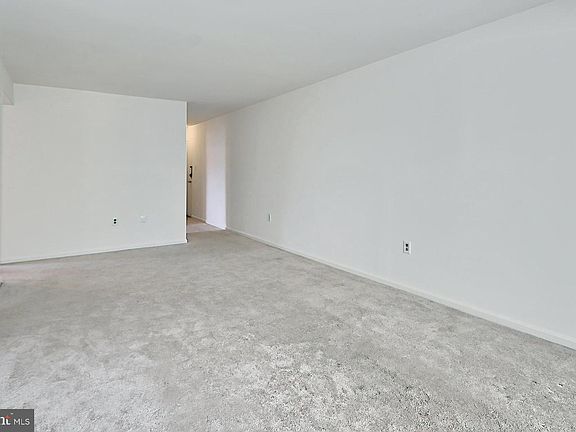 5th image of 5201 Duke St APT 402