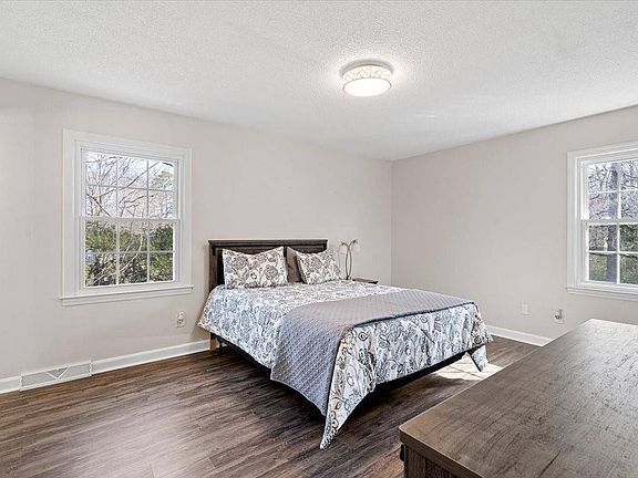 3rd image of 608 Sunnybrook Dr