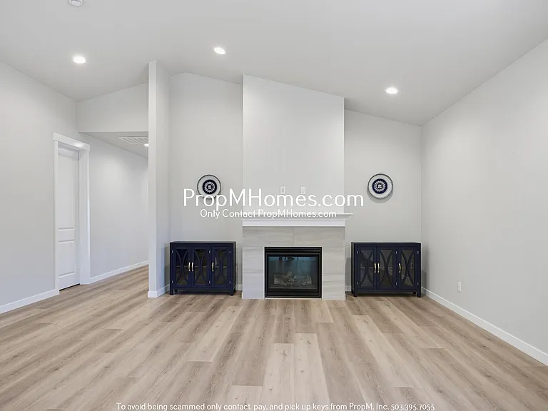15737 SE Compass Course St — Photo 3
