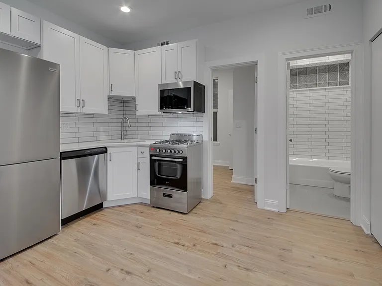 2029 N Damen Ave #2FR — Photo 3