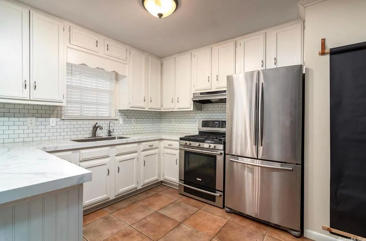 44 Bradford Dr — Photo 2