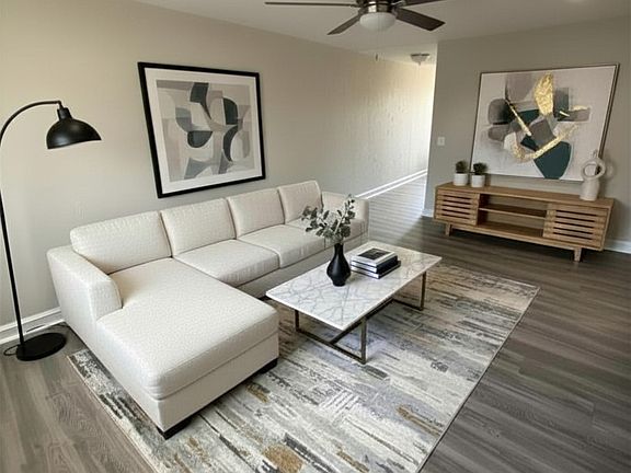 3rd image of 502 E Pleasant Pl #2
