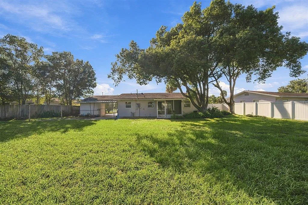 3 bed, 2.0 bath, 1194 sqft, $2,300 — Photo 4