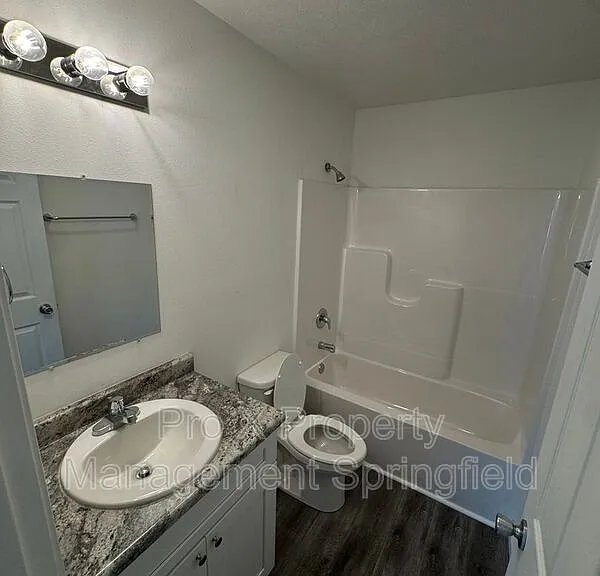 1618 W Scott St — Photo 13