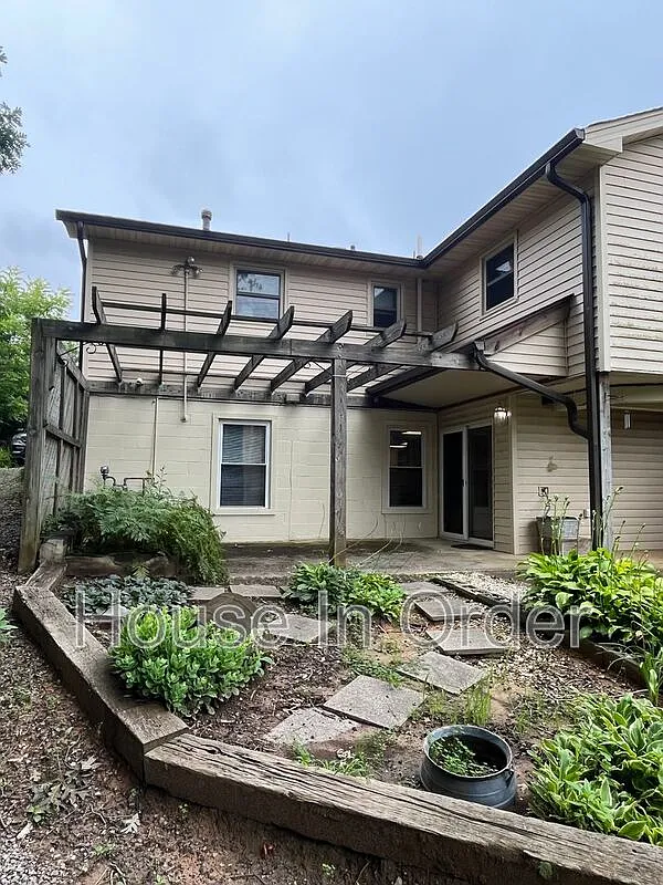 1 bed, 1.0 bath, $1,350 — Photo 1
