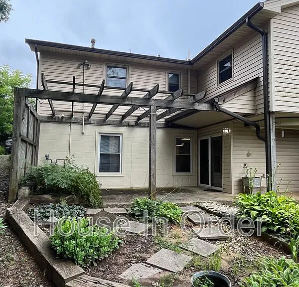 12 Looking Glass Ln — Photo 1