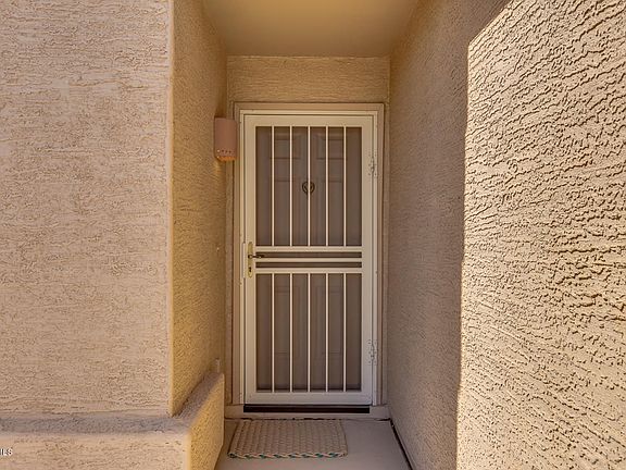 2nd image of 1402 E Cherry Hills Dr