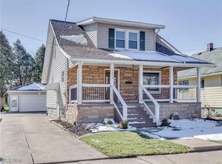 1352 Benton St, Barberton, OH 44203