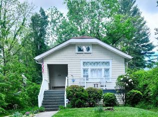 514 3rd Ave W, Hendersonville, NC 28739