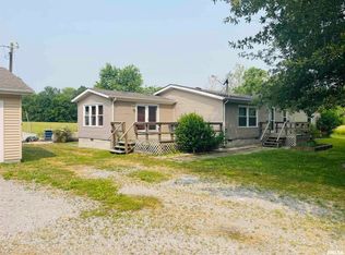 8957 N Goshen Ln, Mount Vernon, IL 62864