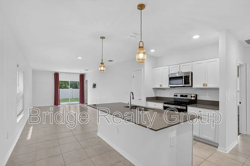 3 bed, 2.0 bath, 1432 sqft, $2,150 — Photo 3