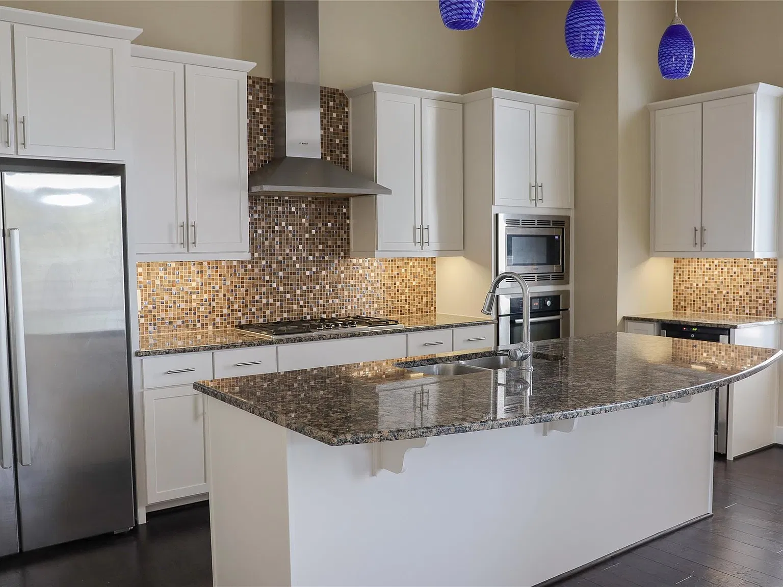 3 bed, 3.5 bath, 2104 sqft, $3,000 — Photo 3