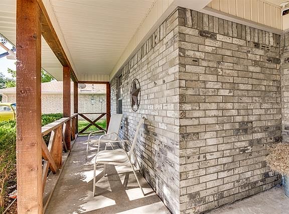 2nd image of 7136 Meadow Park Dr N