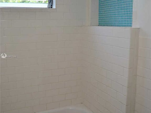 5th image of 915 Lenox Ave APT 106