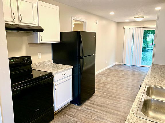 4th image of 3600 Thornhill Cir W
