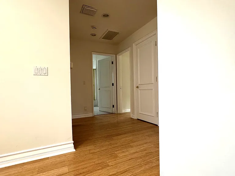 2334 Benedict Canyon Dr — Photo 30