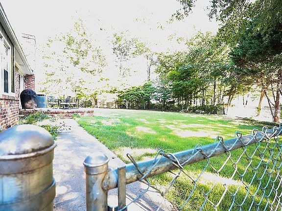 4th image of 200 Pine Wood Dr