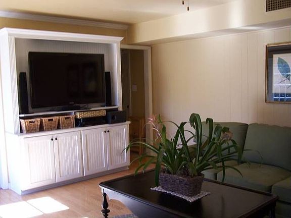 Built-in Entertainment Ce