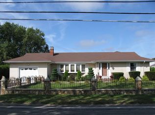 397 Gardners Neck Rd, Swansea, MA 02777