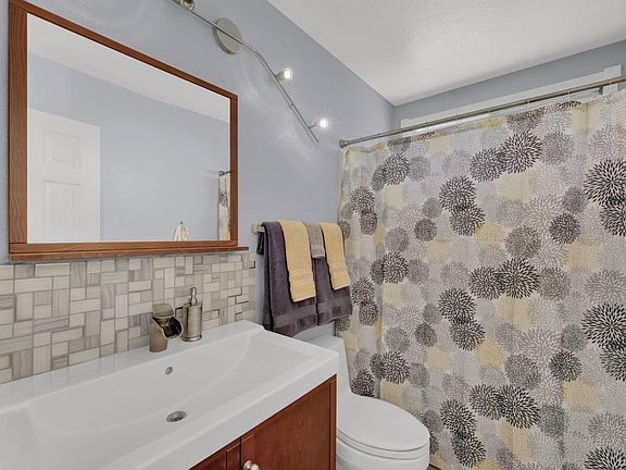 4th image of 2408 Royal Ct
