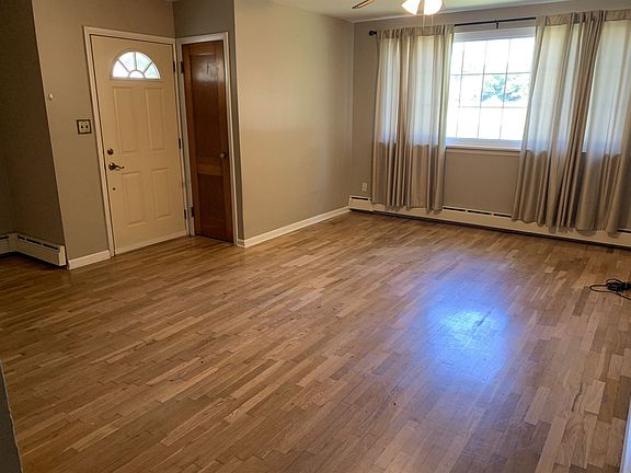 3rd image of 121 Riverview Ave