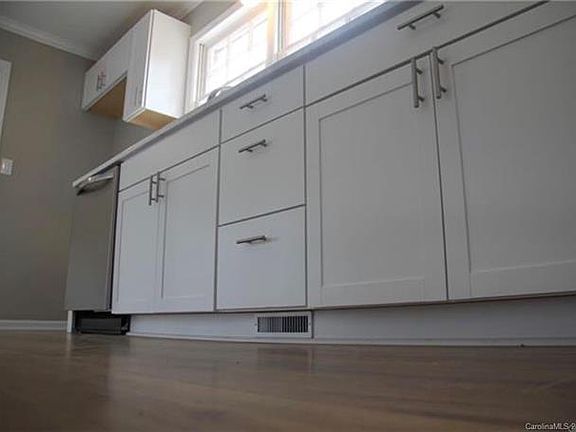 3rd image of 800 Surry Dr