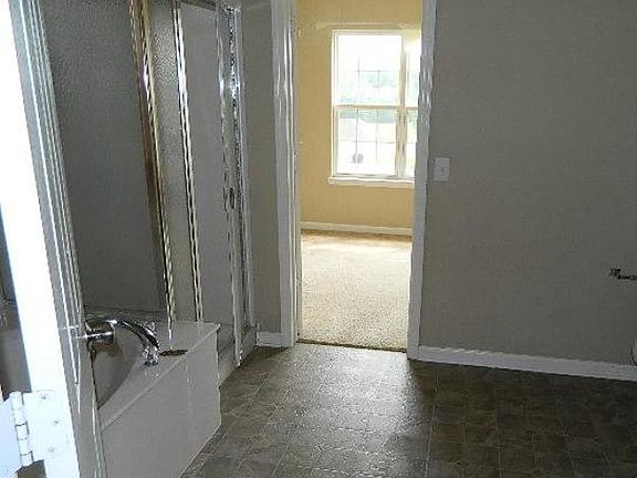 4th image of 1310 Silvermere Dr