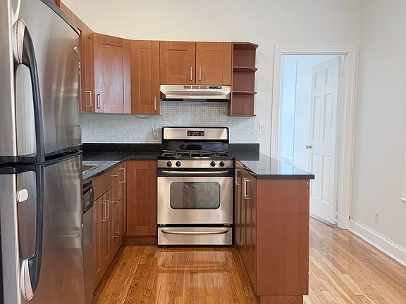 3rd image of 307 Hancock St APT 2