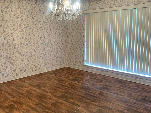 3rd image of 921 Mimosa Dr