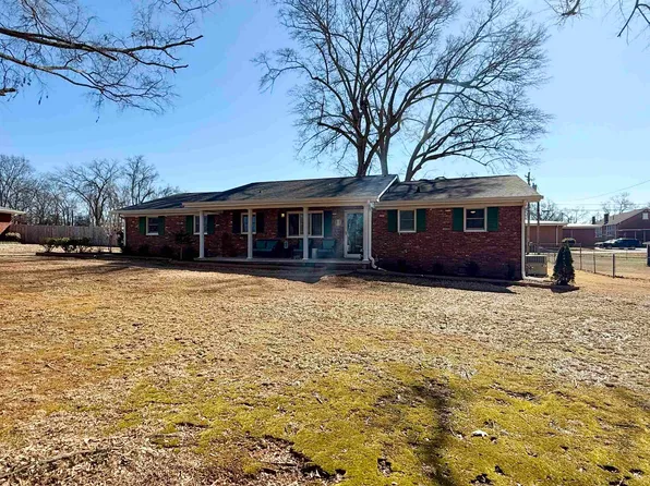 813 Volunteer Dr, Tuscumbia, AL 35674