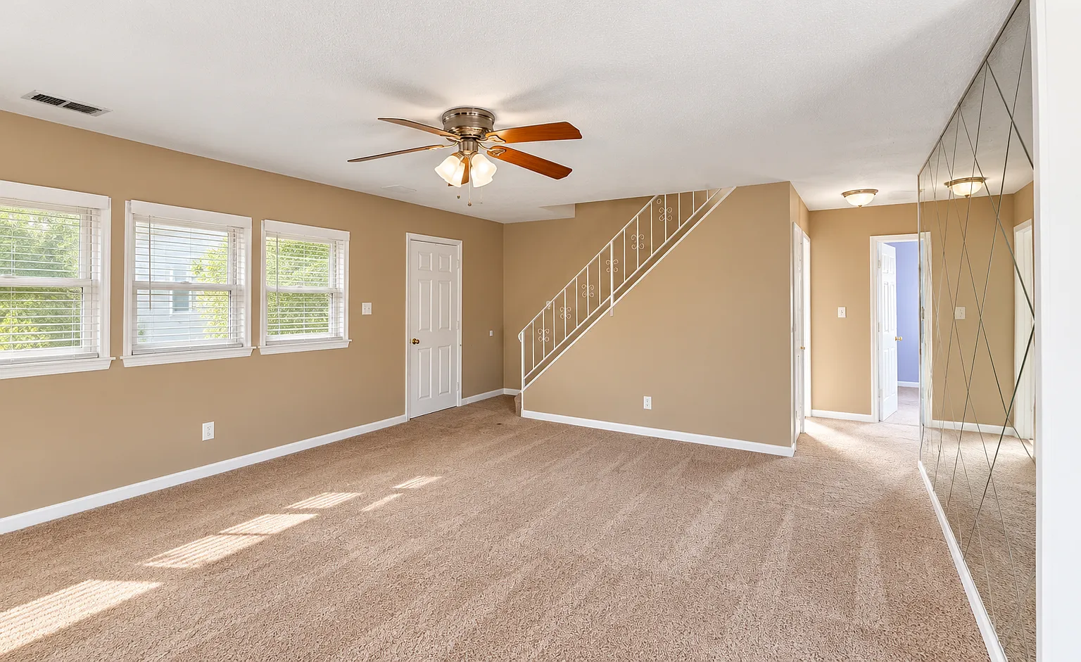 5 bed, 1822 sqft, $3,100 — Photo 4