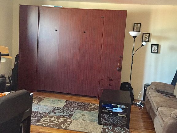 2nd image of 2510 Crescent St #5