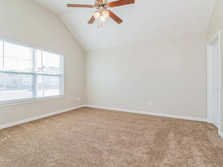 327 Sarava Ln — Photo 9