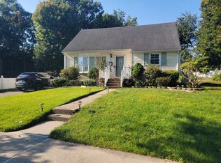 30 Hunter Pl, Pompton Lakes, NJ 07442