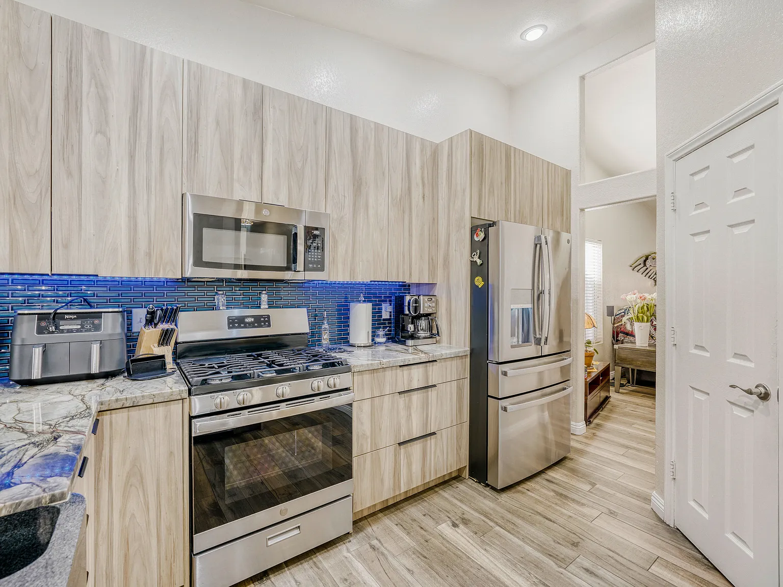 4 bed, $3,399 — Photo 2