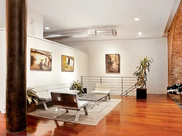 169 Hudson Street image 3 of 12