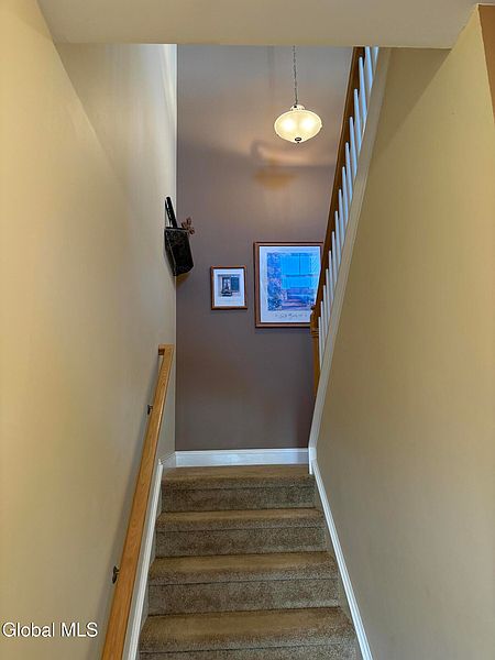 4th image of 406 Kelly Circle
