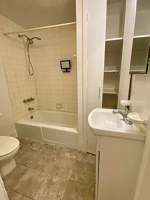 Rented by Green Line Realty | media 17