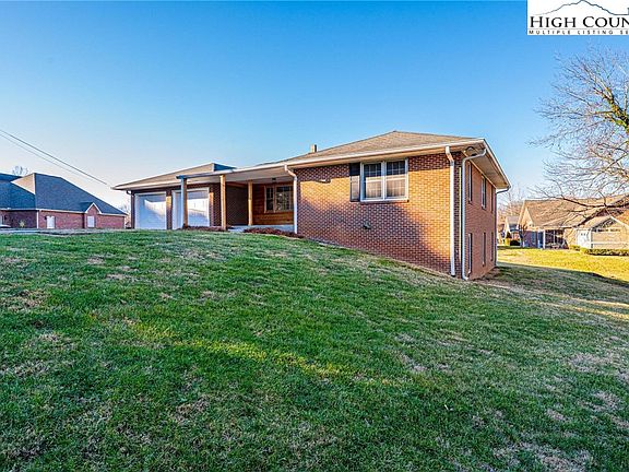 4th image of 620 Diamondhead Drive