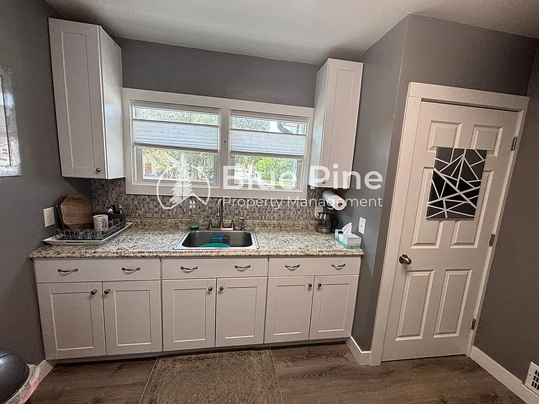 306 Lawton St #2 — Photo 9