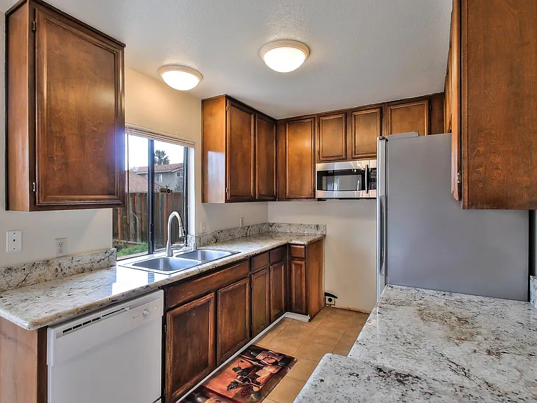 3251 Whispering Elm Ct — Photo 8